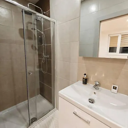 Axiom - Astra 4 Apartmán